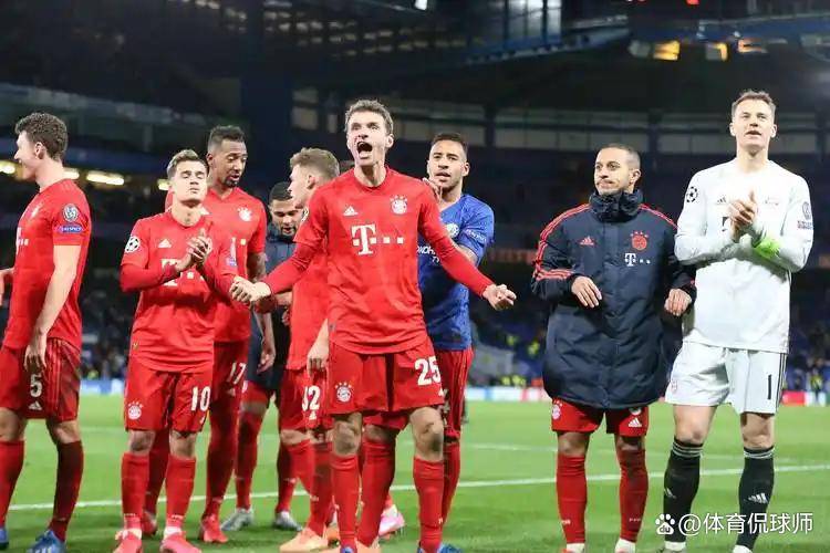 包含拜仁慕尼黑集结日更衣室发声，志在德国杯名次提升，话题不断，年轻球员得到机会的词条