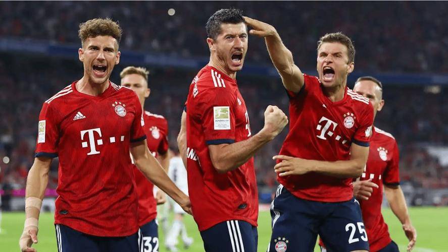 包含拜仁慕尼黑集结日更衣室发声，志在德国杯名次提升，话题不断，年轻球员得到机会的词条