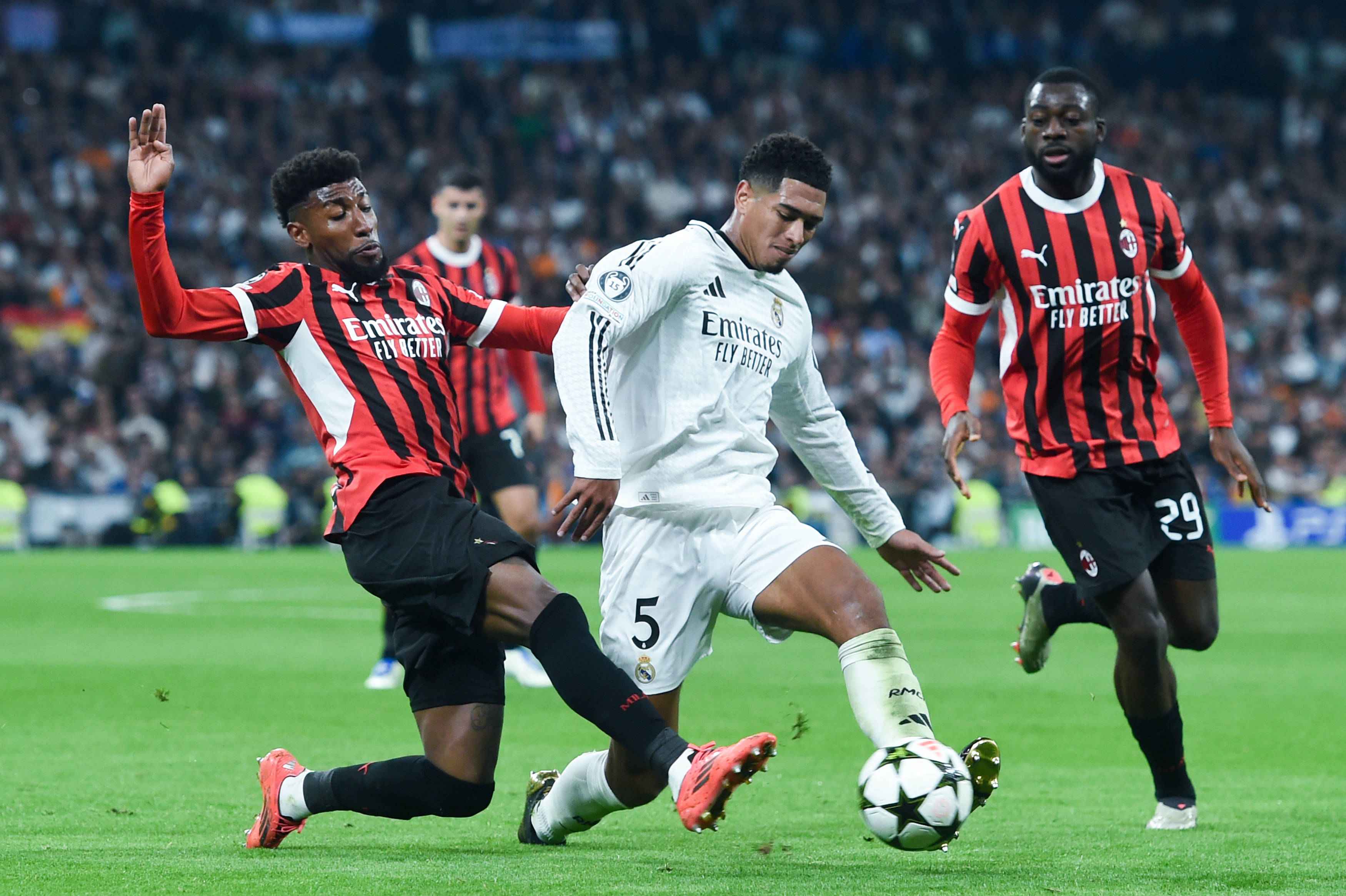 关于AC米兰迎欧冠关键赛，加时末段复出首秀，信心回归，控场能力受关注的信息